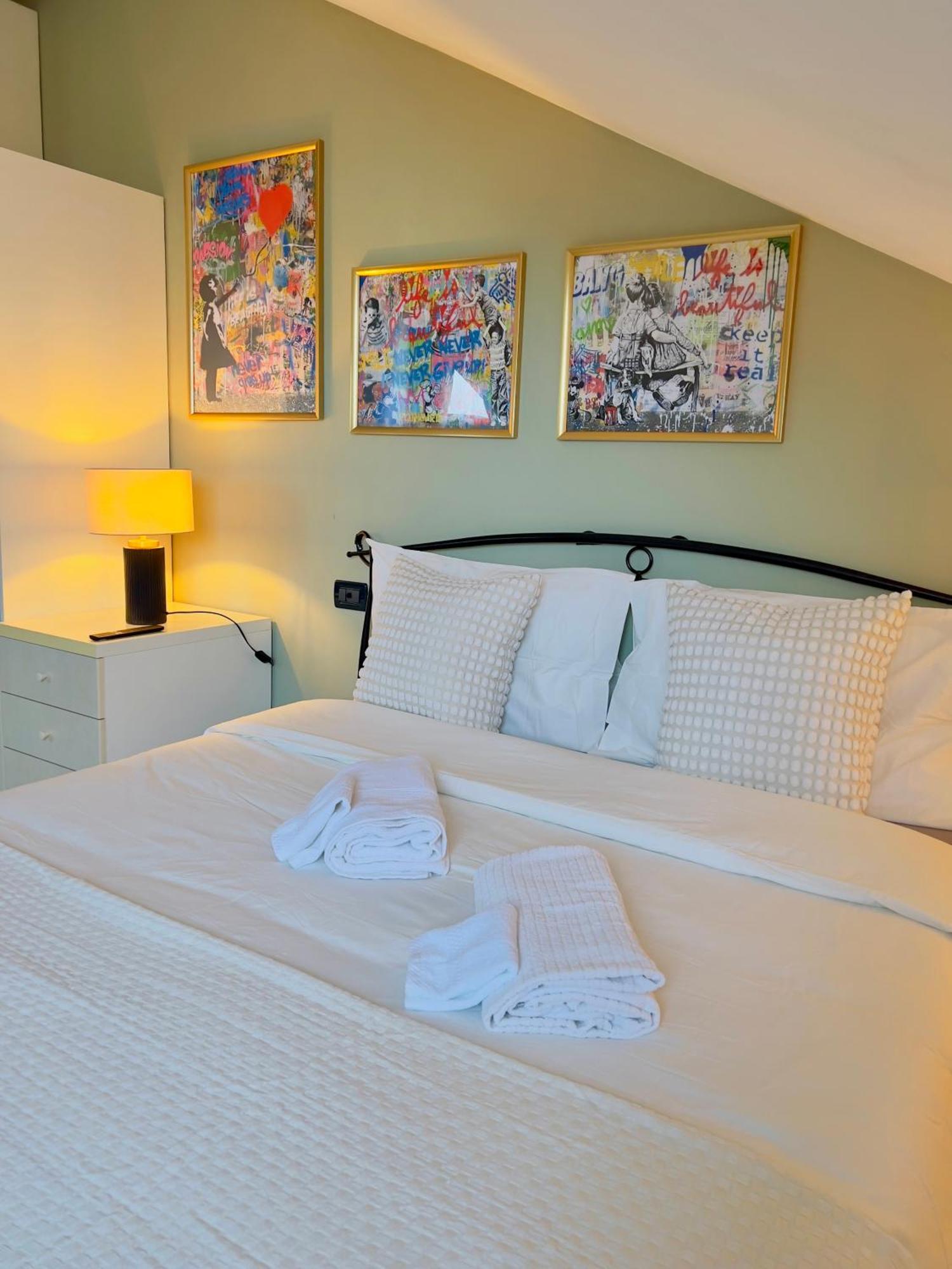 Attic - Intero * Pavia