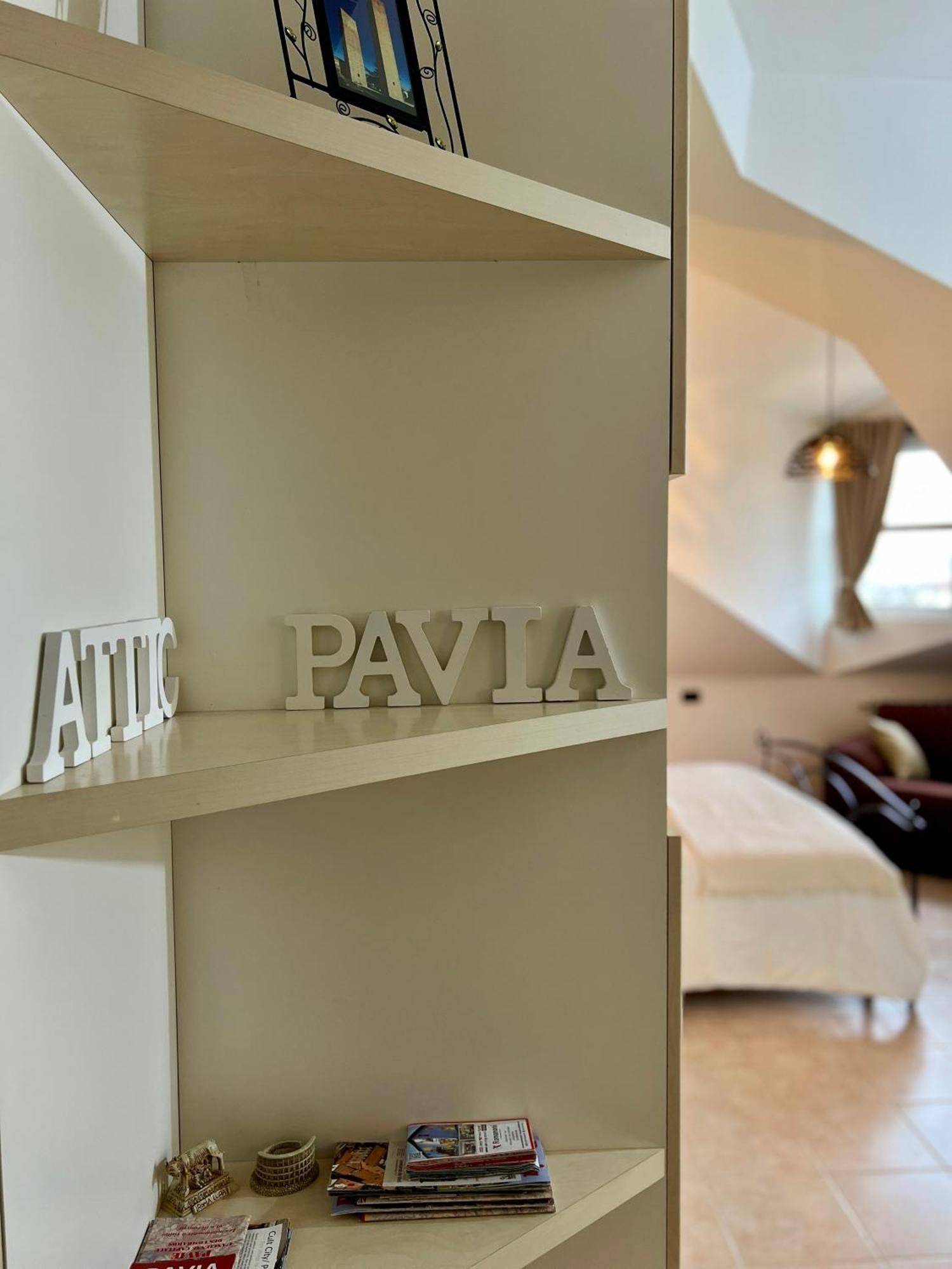 Apartment Attic - Intero