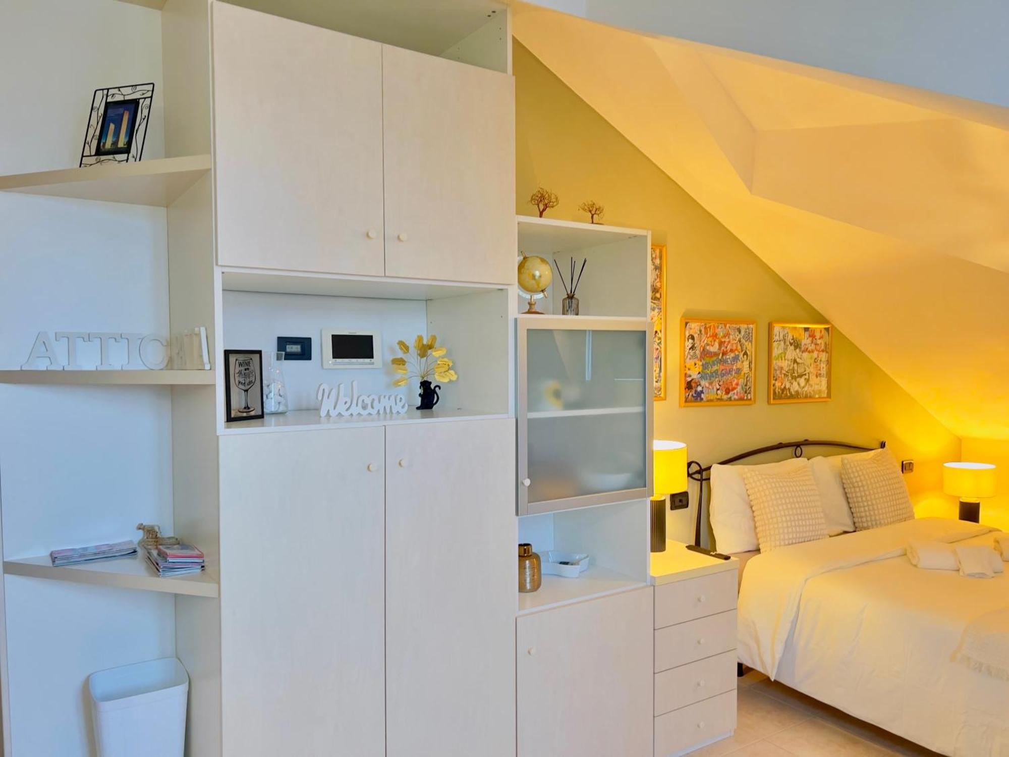 Attic - Intero * Pavia